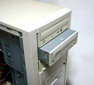 CD-ROM�ADVD�h���C�u�̎��t��